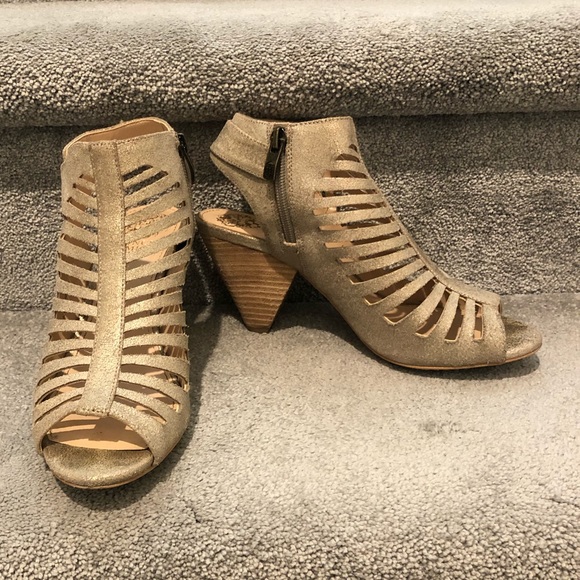 Vince Camuto sandals/heels - Picture 1 of 5